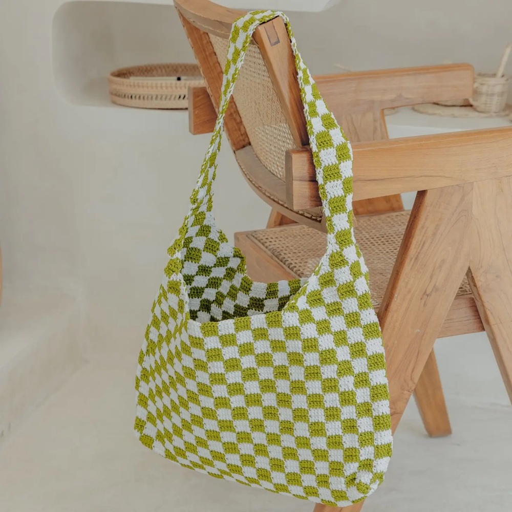 Checkered crochet bag